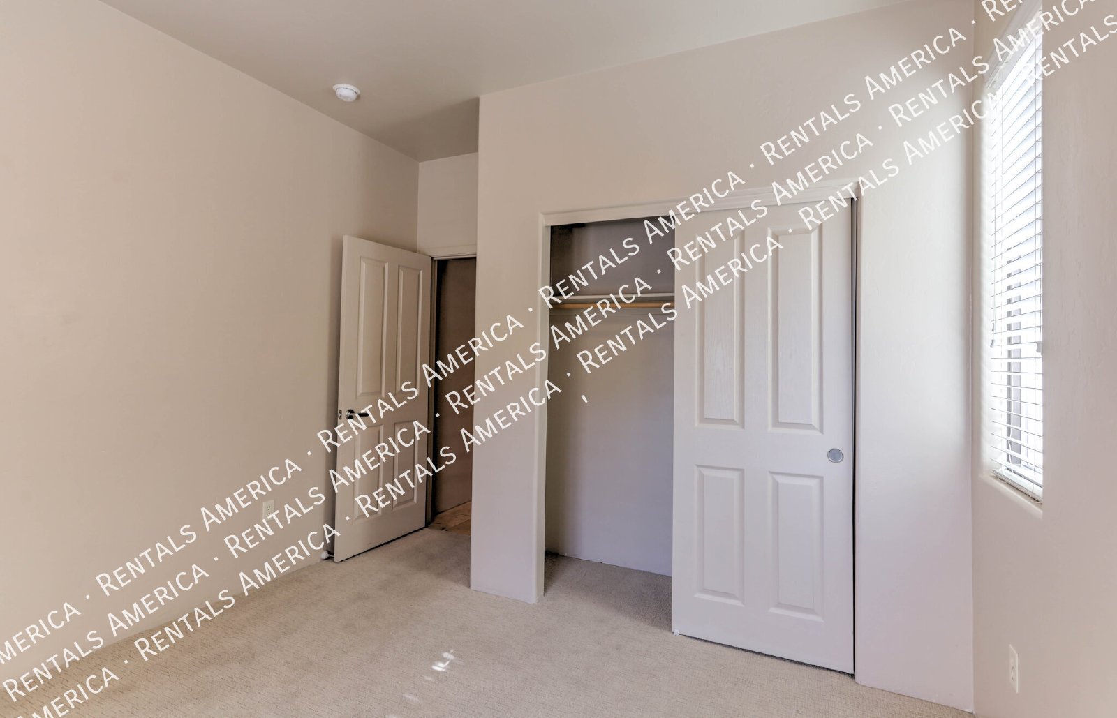 Upscale 3bed/3bath Town Home with Community Pool! property image