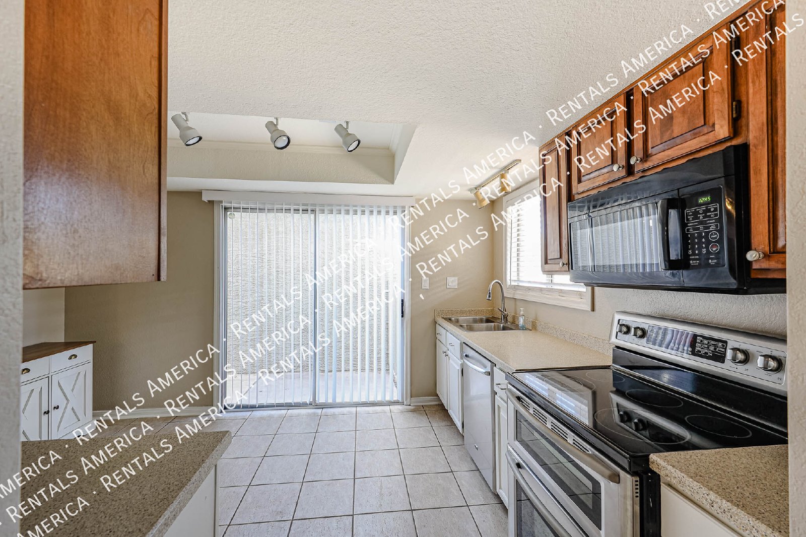 $500 RENT CREDIT Lease Signed by October 8! property image