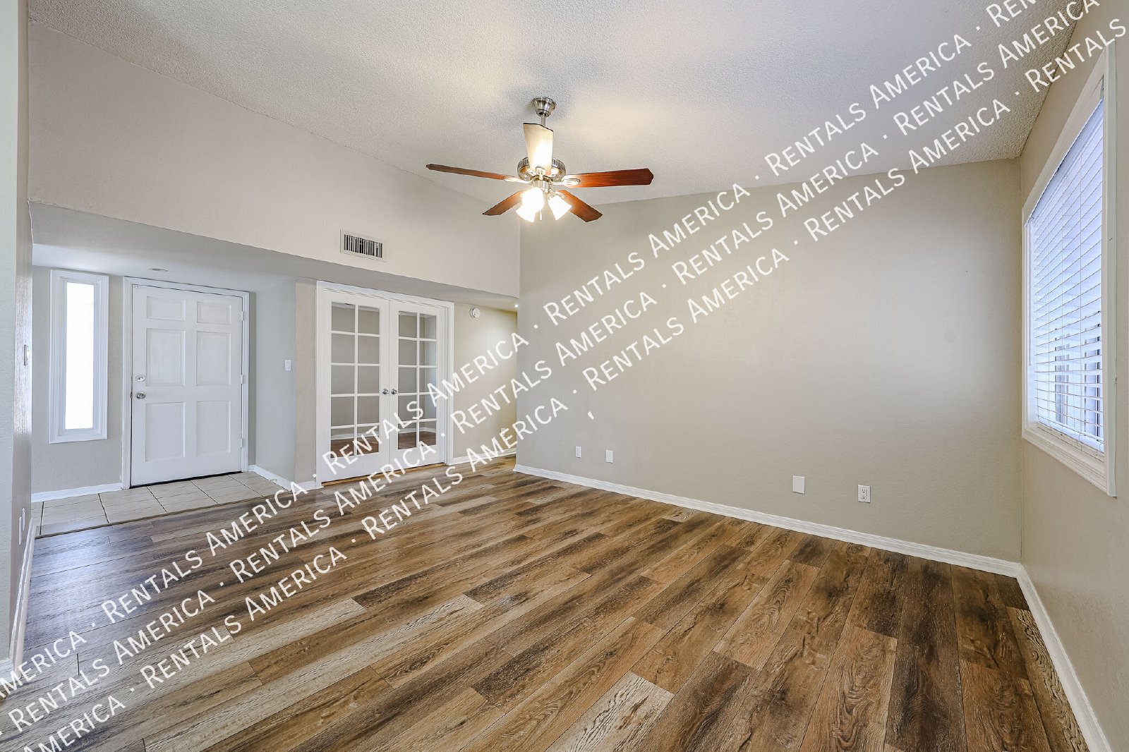 $500 RENT CREDIT Lease Signed by October 8! property image