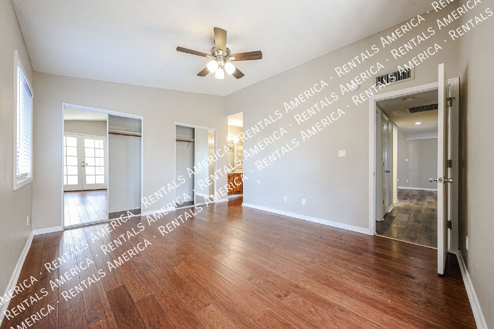 $500 RENT CREDIT Lease Signed by October 8! property image