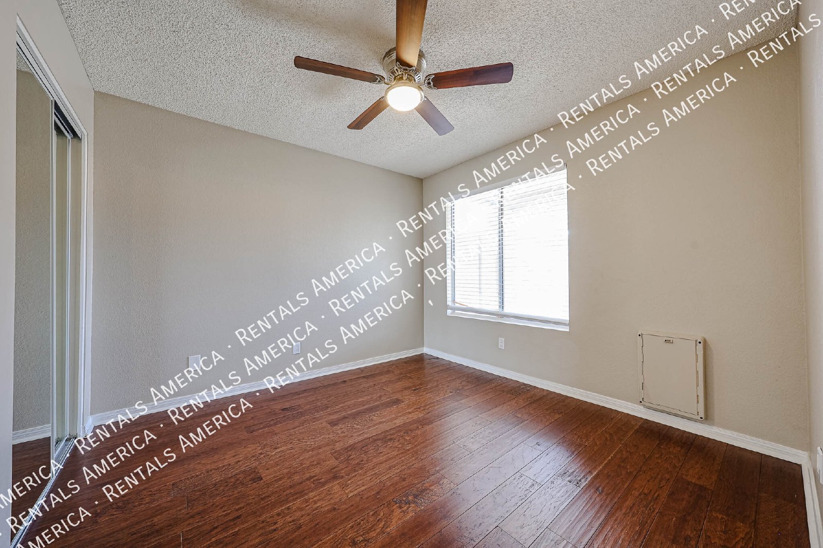 $500 RENT CREDIT Lease Signed by October 8! property image