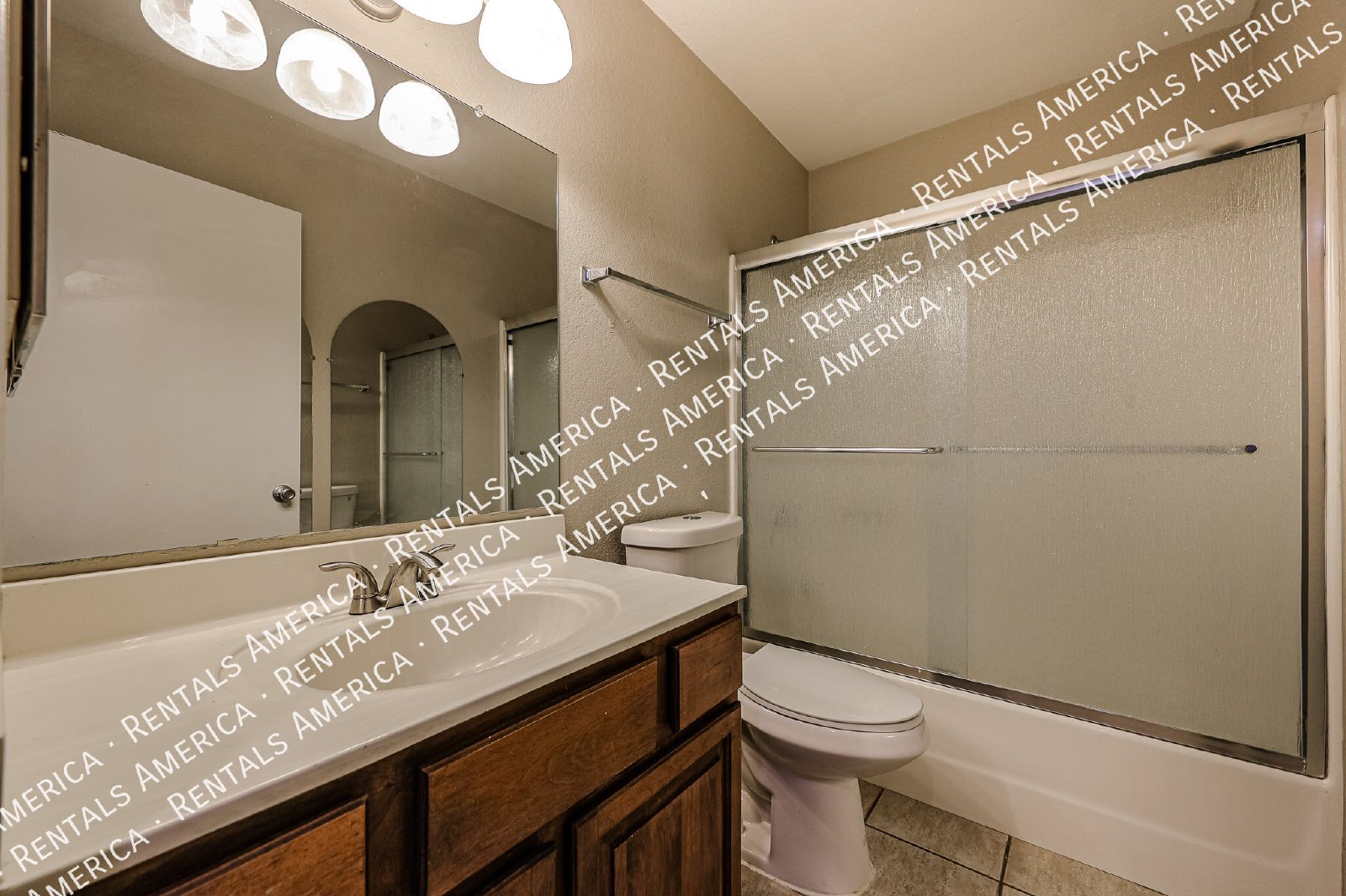 $500 RENT CREDIT Lease Signed by October 8! property image