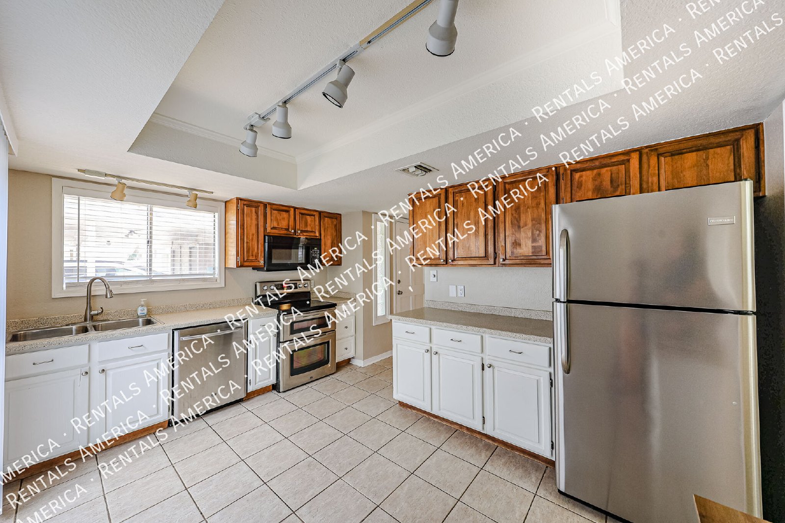 $500 RENT CREDIT Lease Signed by October 8! property image