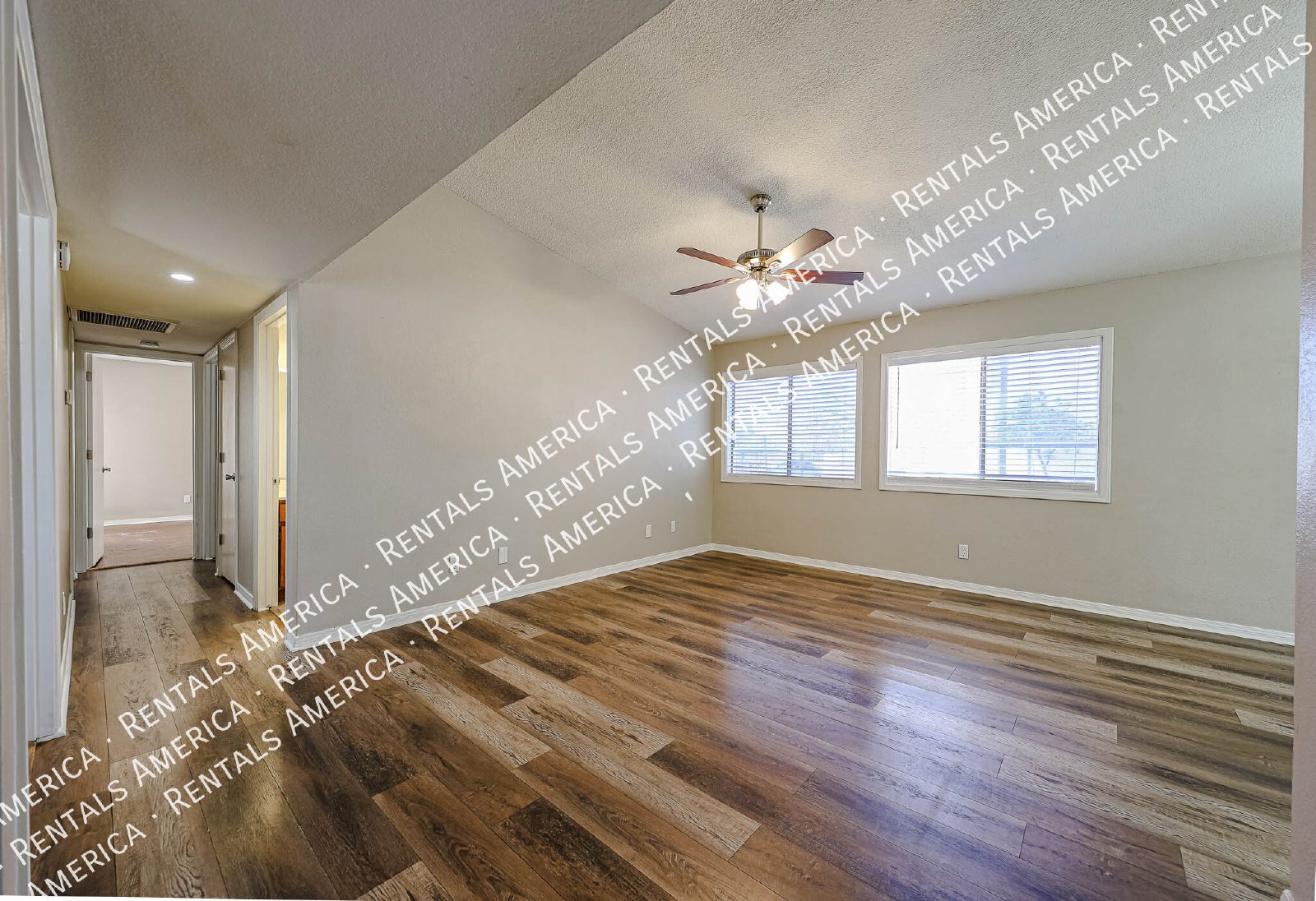 $500 RENT CREDIT Lease Signed by October 8! property image