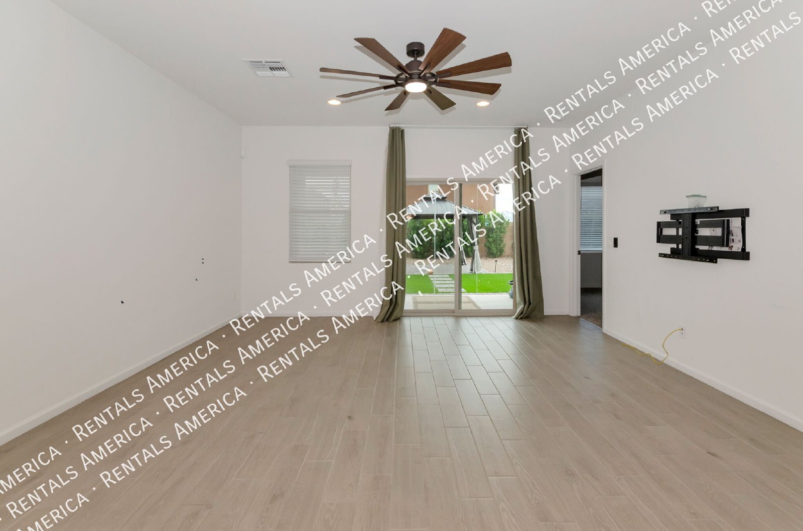 Charming 3 bedroom 2 bathroom home in Vail AZ property image