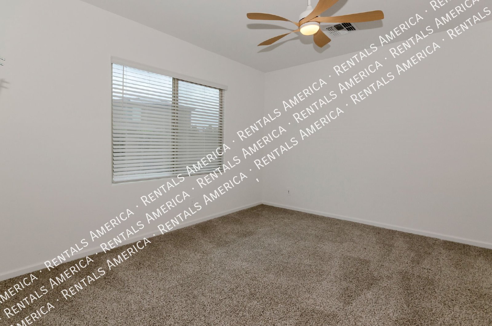 Charming 3 bedroom 2 bathroom home in Vail AZ property image