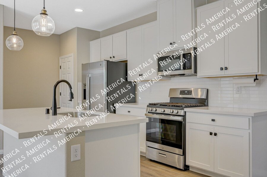 AVAILABLE NOW!! BEAUTIFUL *GATED* Designer Townhome in NLV! property image
