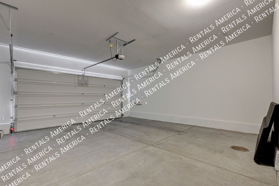 AVAILABLE NOW!! BEAUTIFUL *GATED* Designer Townhome in NLV! property image