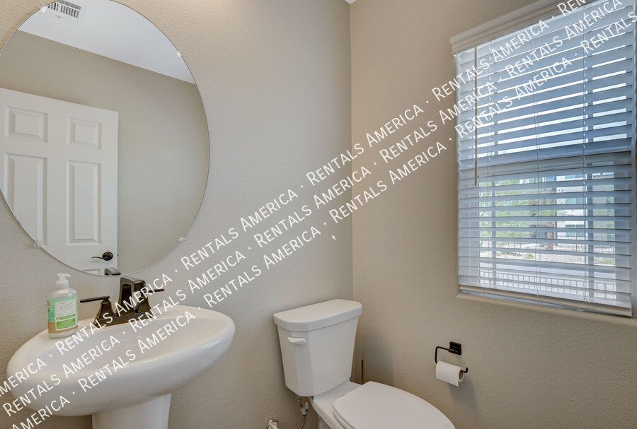 AVAILABLE NOW!! BEAUTIFUL *GATED* Designer Townhome in NLV! property image