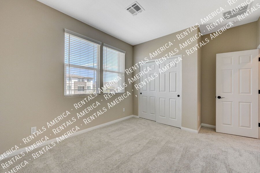AVAILABLE NOW!! BEAUTIFUL *GATED* Designer Townhome in NLV! property image
