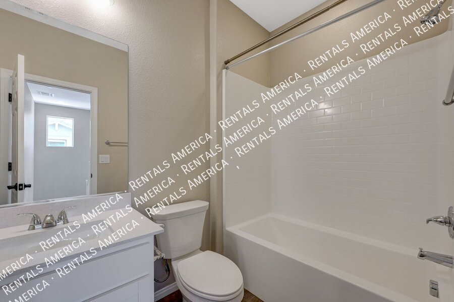 AVAILABLE NOW!! BEAUTIFUL *GATED* Designer Townhome in NLV! property image