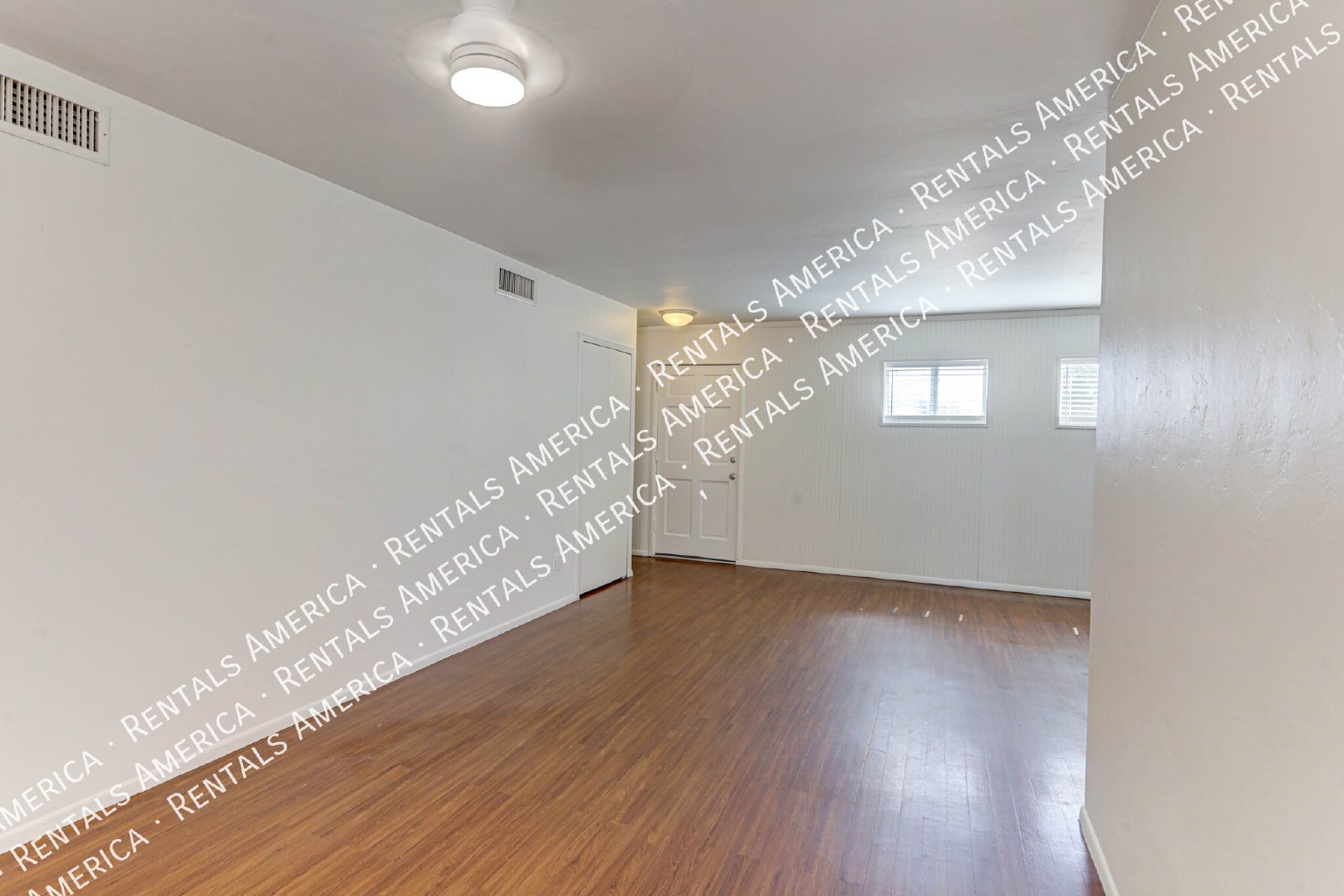 Charming 3 bedroom 2 bath Home with Modern Comforts property image