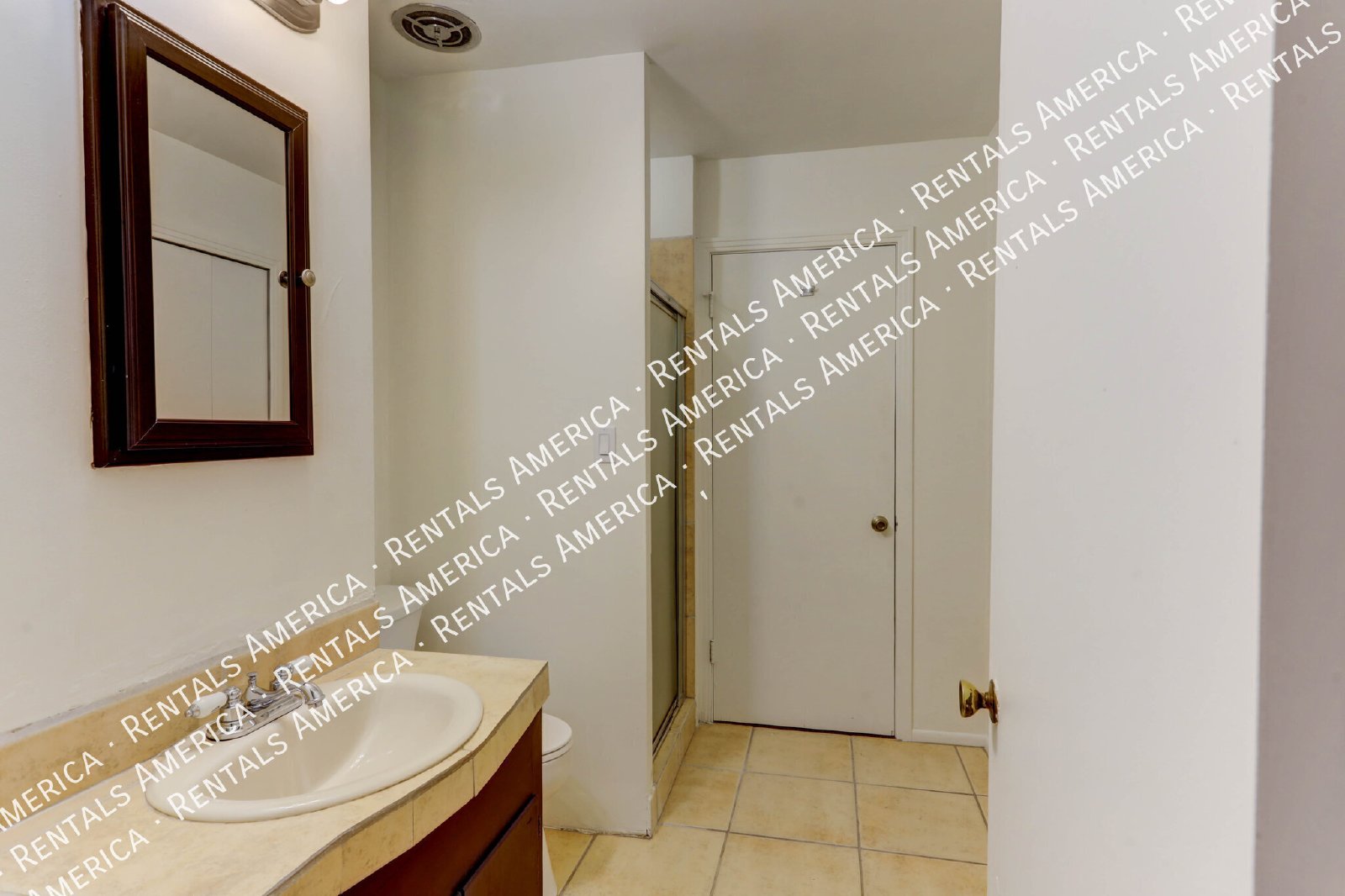 Charming 3 bedroom 2 bath Home with Modern Comforts property image