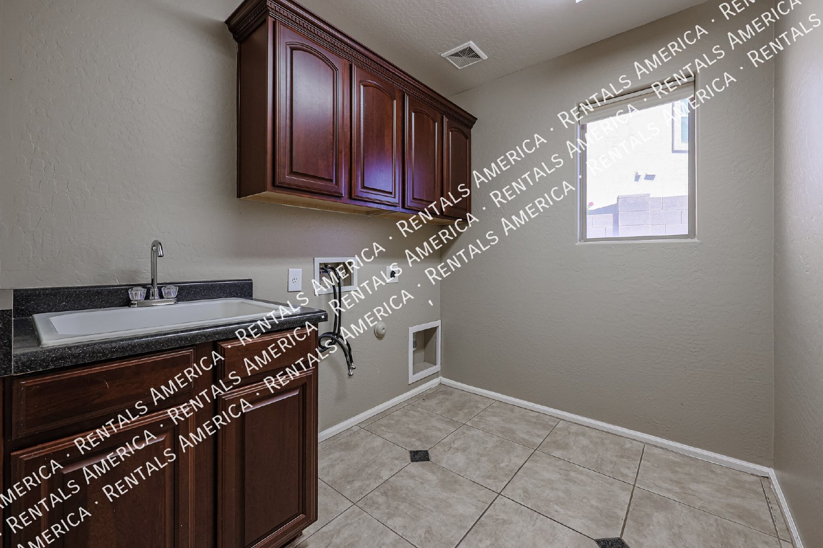 Welcome home to this 4 bedroom, 2.5 bath in Copper Basin!!! property image