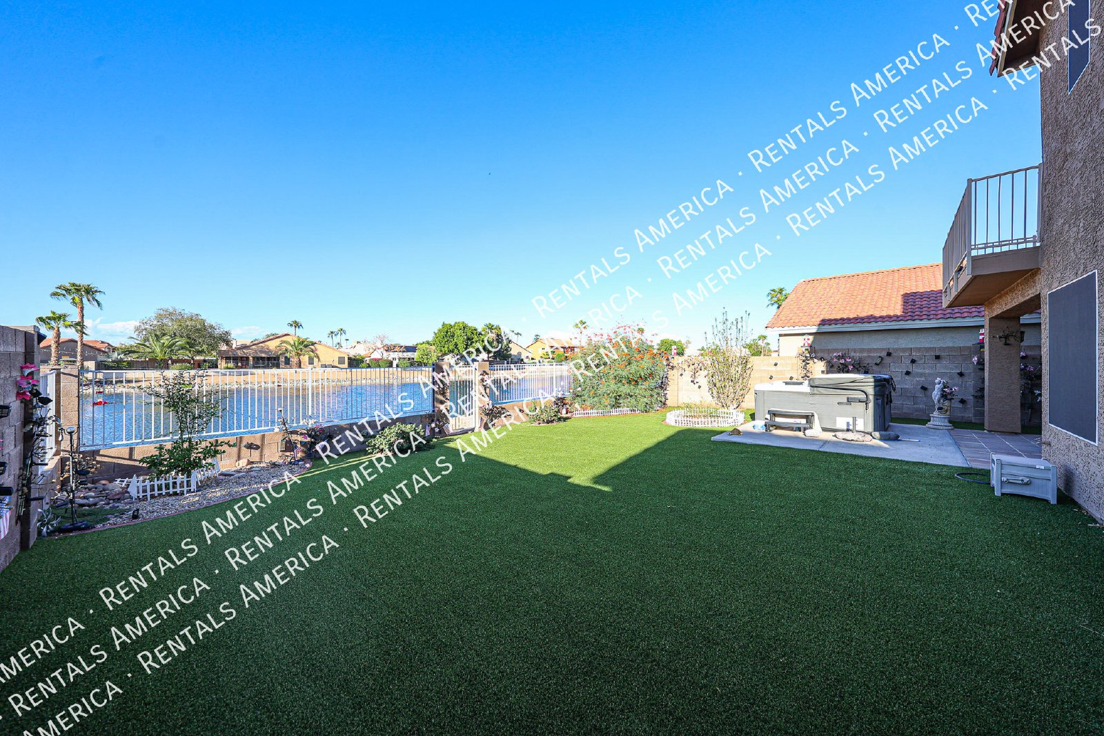 Elegant Glendale Waterfront Living property image