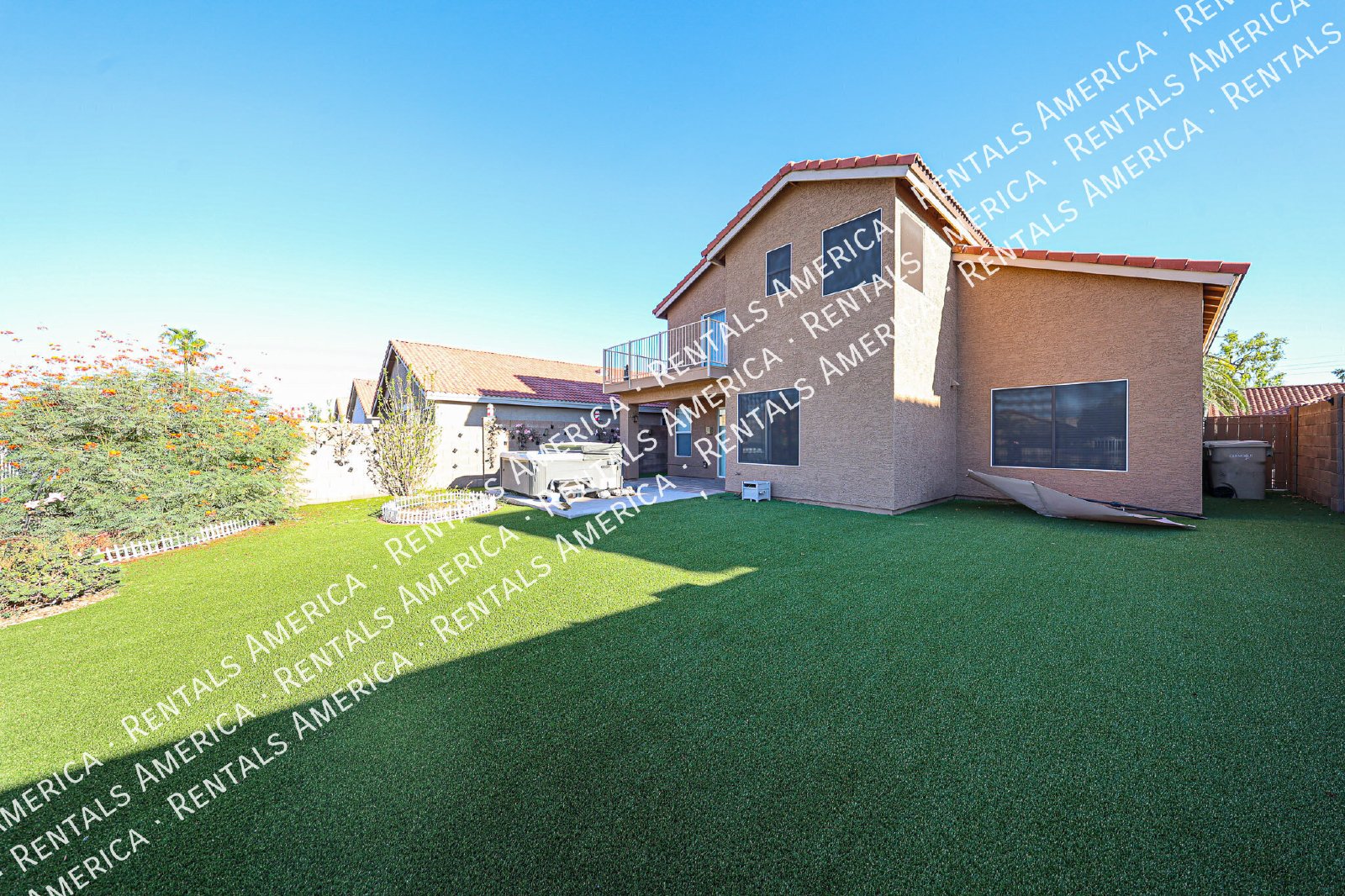 Elegant Glendale Waterfront Living property image