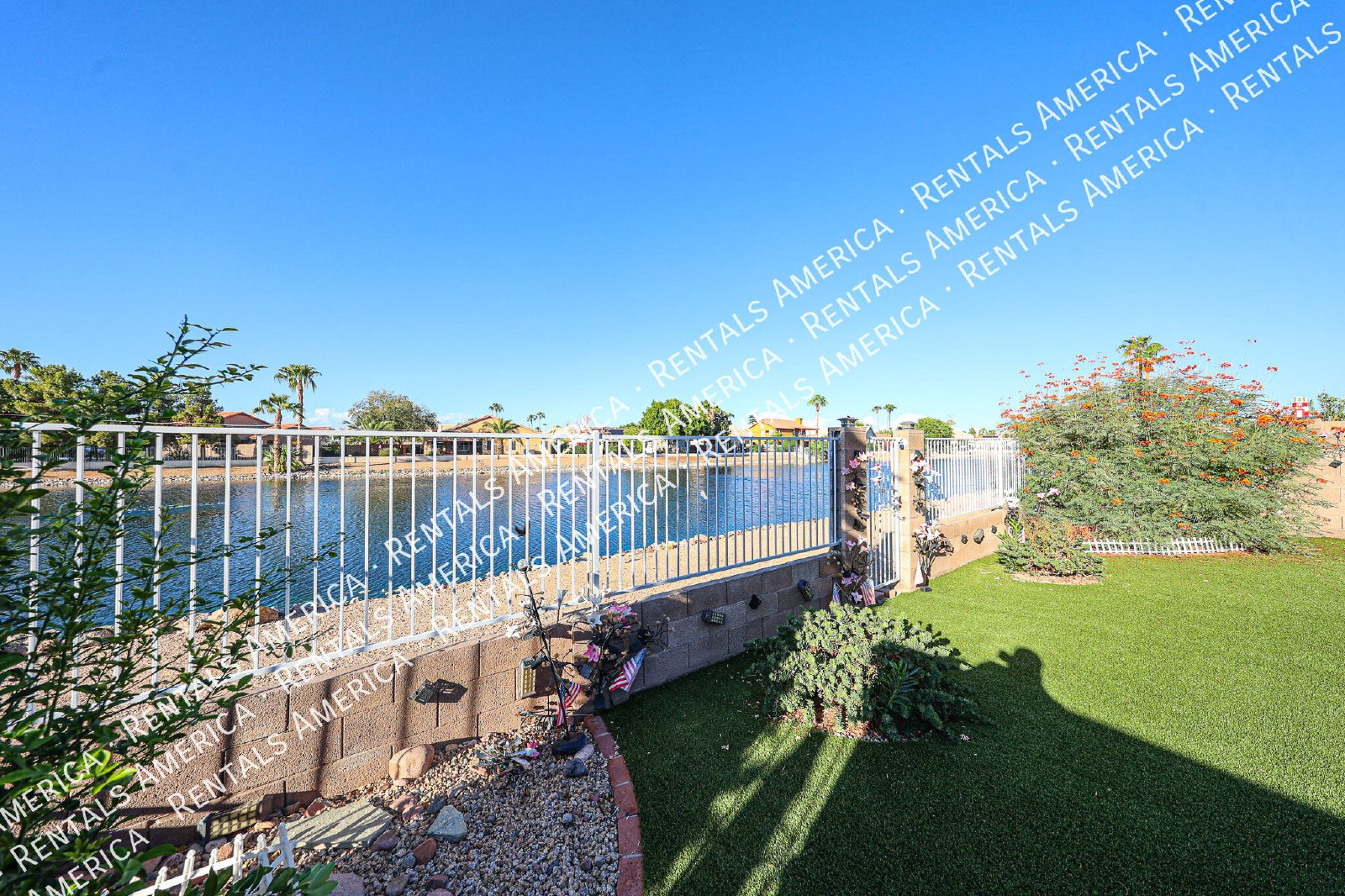Elegant Glendale Waterfront Living property image