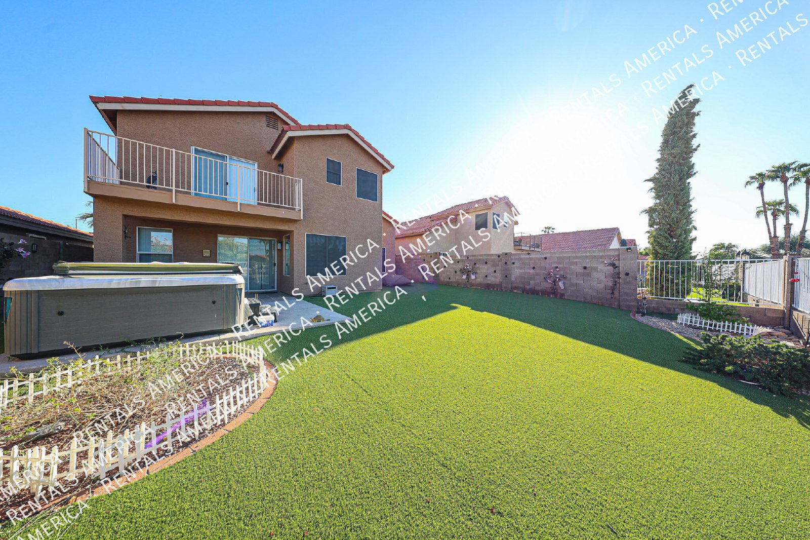 Elegant Glendale Waterfront Living property image