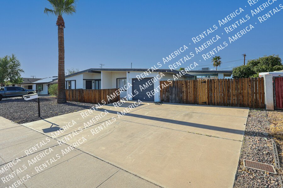 MOVE IN SPECIA! $2500 for monthly rentSOLAR, POOL, 2000 SQ Ft, SPECIAL property image