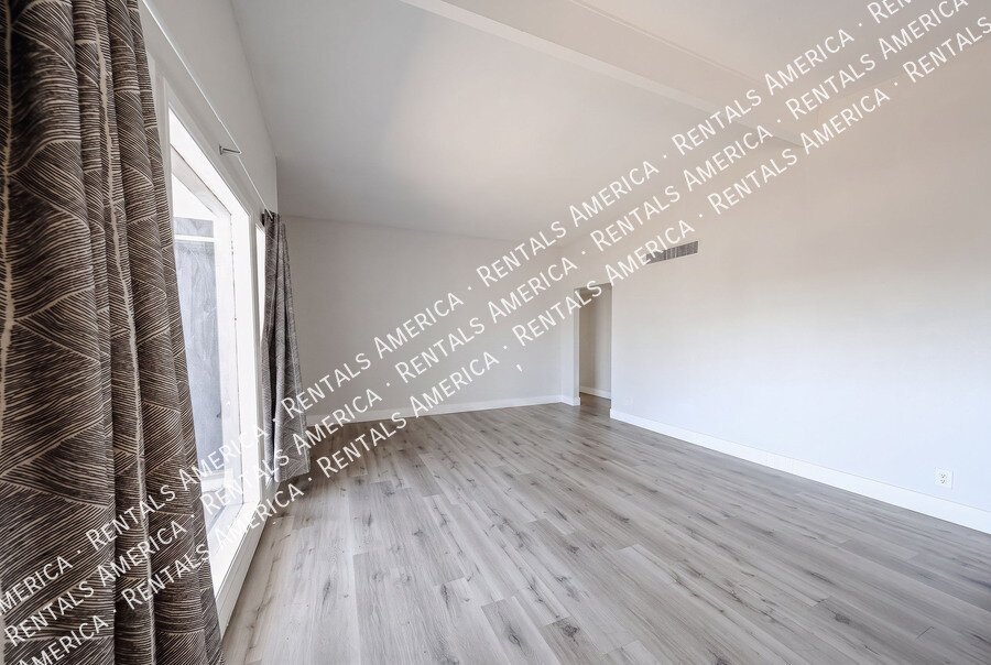 MOVE IN SPECIA! $2500 for monthly rentSOLAR, POOL, 2000 SQ Ft, SPECIAL property image