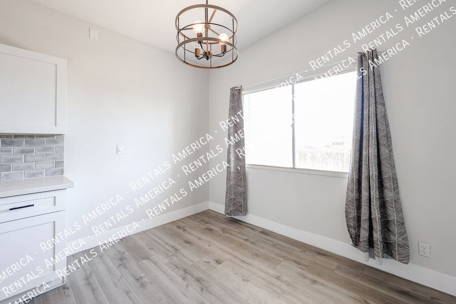MOVE IN SPECIA! $2500 for monthly rentSOLAR, POOL, 2000 SQ Ft, SPECIAL property image
