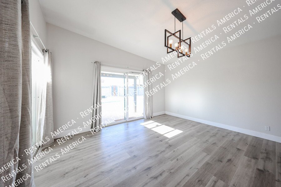 MOVE IN SPECIA! $2500 for monthly rentSOLAR, POOL, 2000 SQ Ft, SPECIAL property image