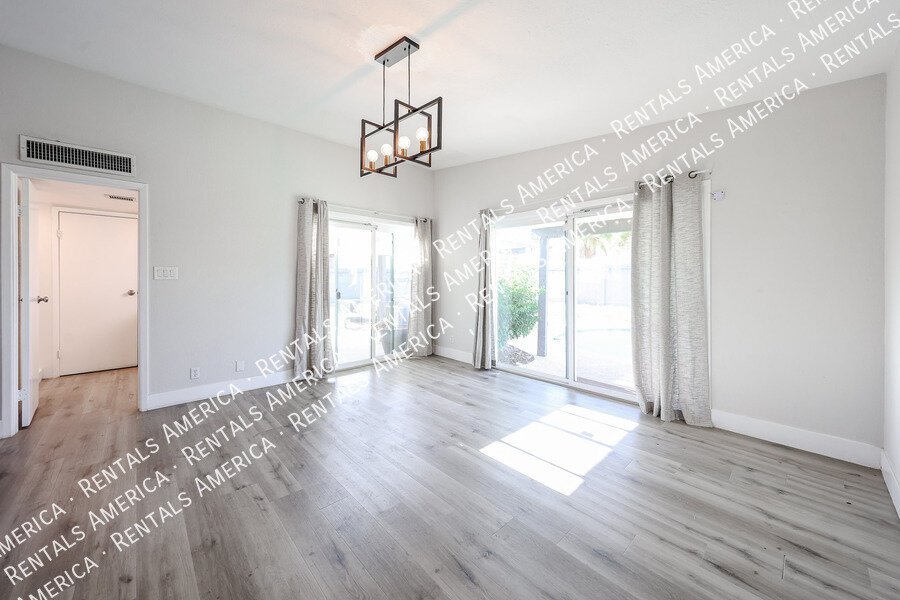 MOVE IN SPECIA! $2500 for monthly rentSOLAR, POOL, 2000 SQ Ft, SPECIAL property image