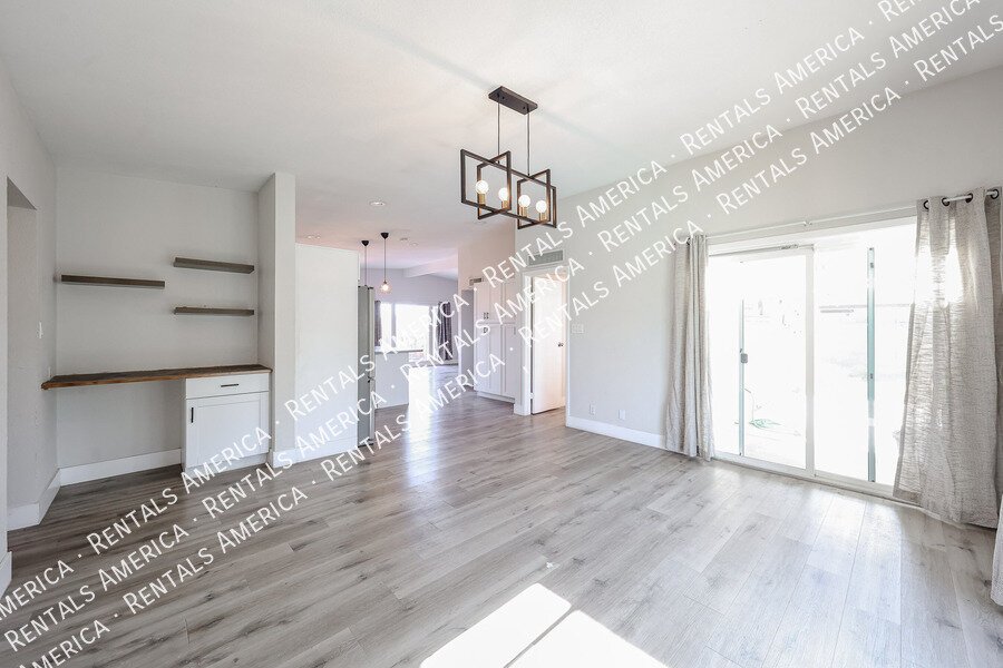 MOVE IN SPECIA! $2500 for monthly rentSOLAR, POOL, 2000 SQ Ft, SPECIAL property image