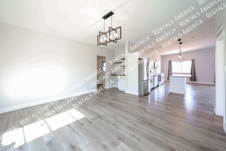MOVE IN SPECIA! $2500 for monthly rentSOLAR, POOL, 2000 SQ Ft, SPECIAL property image