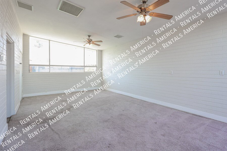 MOVE IN SPECIA! $2500 for monthly rentSOLAR, POOL, 2000 SQ Ft, SPECIAL property image
