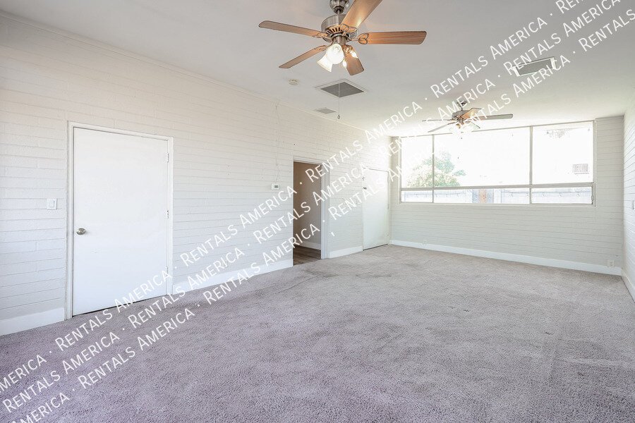 MOVE IN SPECIA! $2500 for monthly rentSOLAR, POOL, 2000 SQ Ft, SPECIAL property image