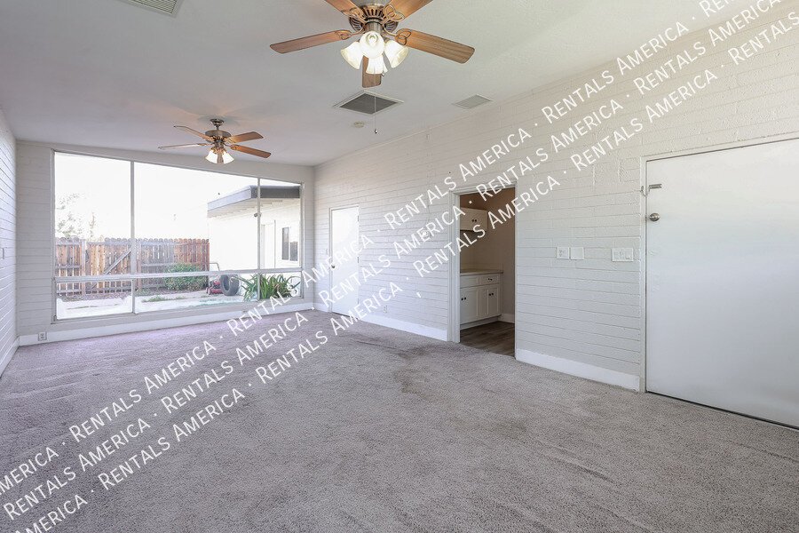 MOVE IN SPECIA! $2500 for monthly rentSOLAR, POOL, 2000 SQ Ft, SPECIAL property image