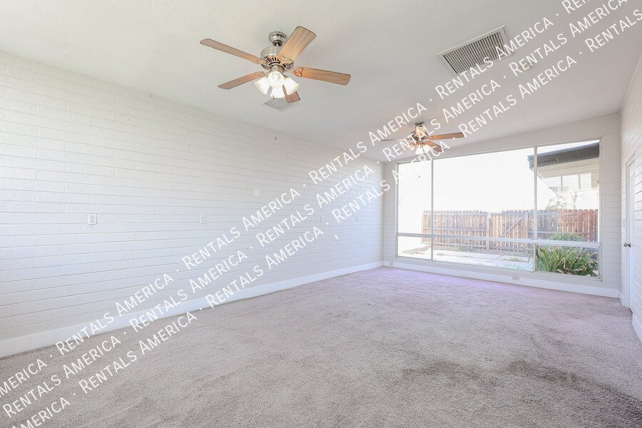 MOVE IN SPECIA! $2500 for monthly rentSOLAR, POOL, 2000 SQ Ft, SPECIAL property image