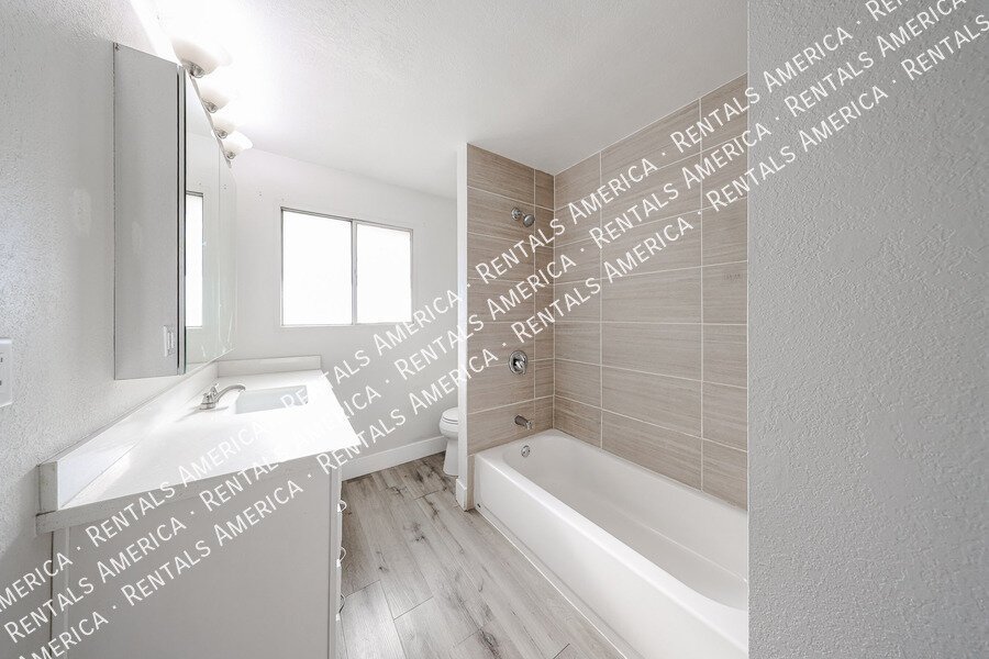 MOVE IN SPECIA! $2500 for monthly rentSOLAR, POOL, 2000 SQ Ft, SPECIAL property image