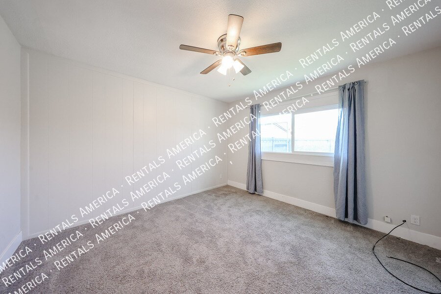 MOVE IN SPECIA! $2500 for monthly rentSOLAR, POOL, 2000 SQ Ft, SPECIAL property image