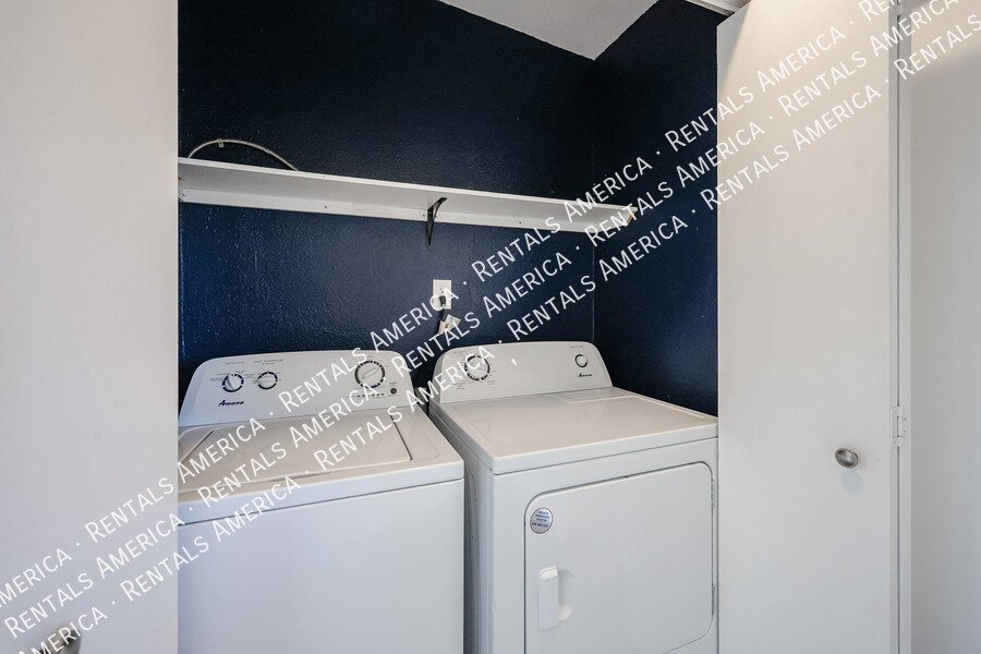 MOVE IN SPECIA! $2500 for monthly rentSOLAR, POOL, 2000 SQ Ft, SPECIAL property image