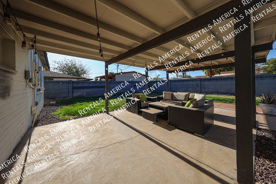 MOVE IN SPECIA! $2500 for monthly rentSOLAR, POOL, 2000 SQ Ft, SPECIAL property image