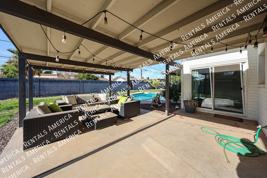 MOVE IN SPECIA! $2500 for monthly rentSOLAR, POOL, 2000 SQ Ft, SPECIAL property image