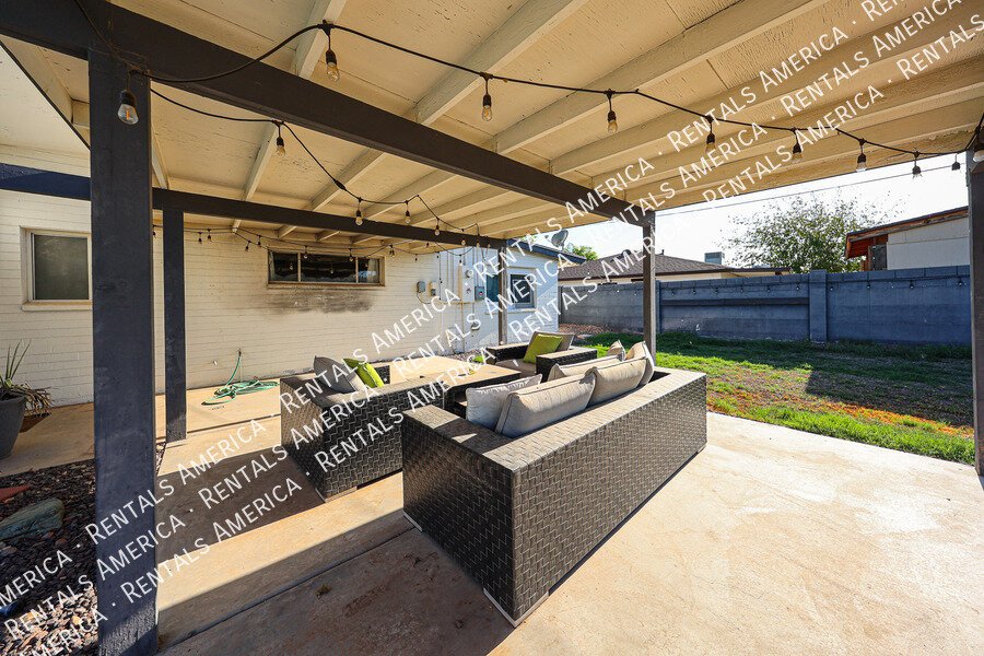 MOVE IN SPECIA! $2500 for monthly rentSOLAR, POOL, 2000 SQ Ft, SPECIAL property image