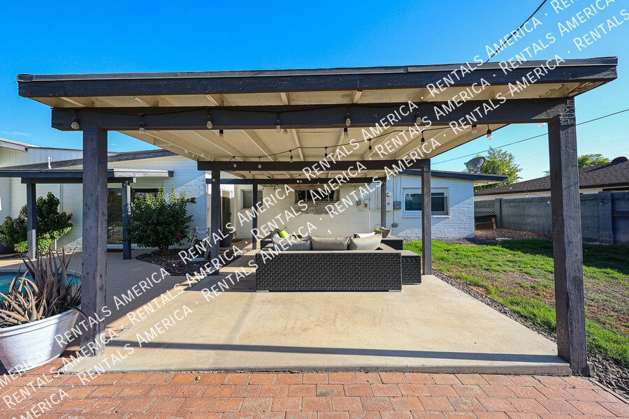 MOVE IN SPECIA! $2500 for monthly rentSOLAR, POOL, 2000 SQ Ft, SPECIAL property image