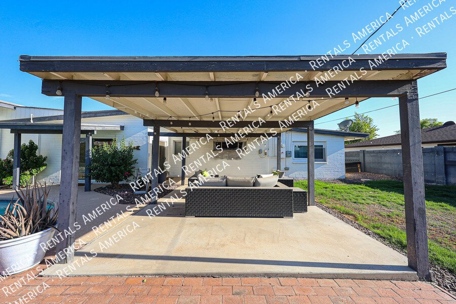 MOVE IN SPECIA! $2500 for monthly rentSOLAR, POOL, 2000 SQ Ft, SPECIAL property image