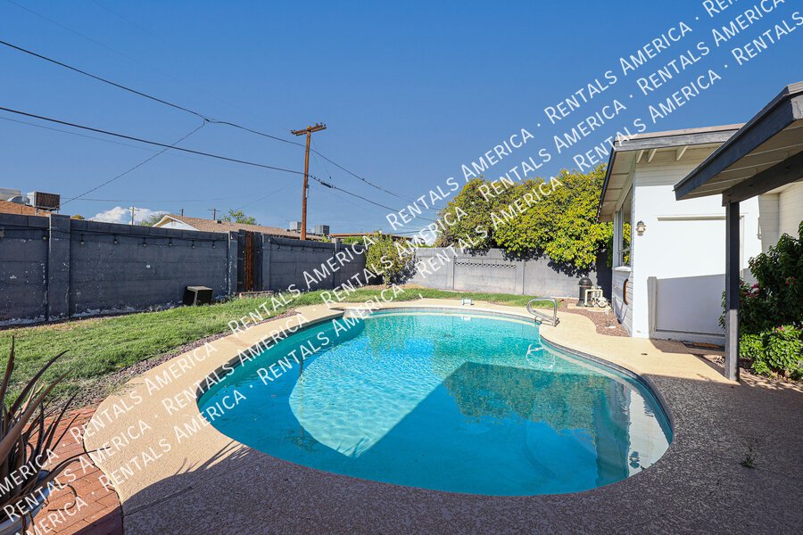 MOVE IN SPECIA! $2500 for monthly rentSOLAR, POOL, 2000 SQ Ft, SPECIAL property image