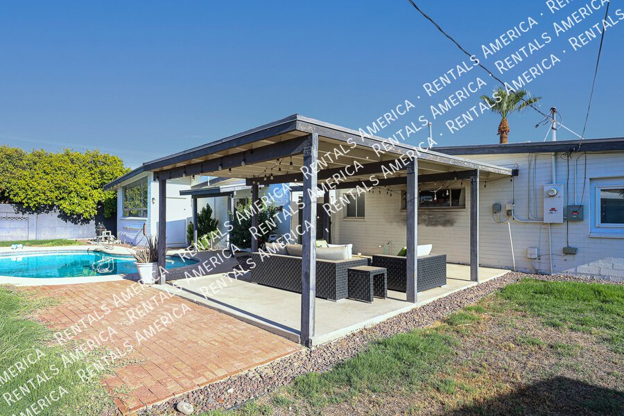 MOVE IN SPECIA! $2500 for monthly rentSOLAR, POOL, 2000 SQ Ft, SPECIAL property image