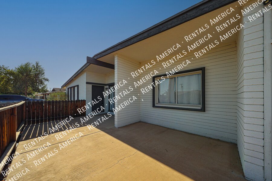 MOVE IN SPECIA! $2500 for monthly rentSOLAR, POOL, 2000 SQ Ft, SPECIAL property image