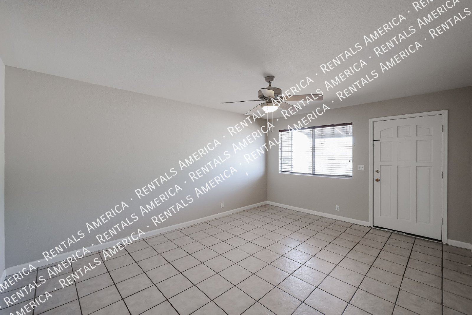 No HOA  Diving Pool  Mesa Home- 3 bedrooms 2 bath property image