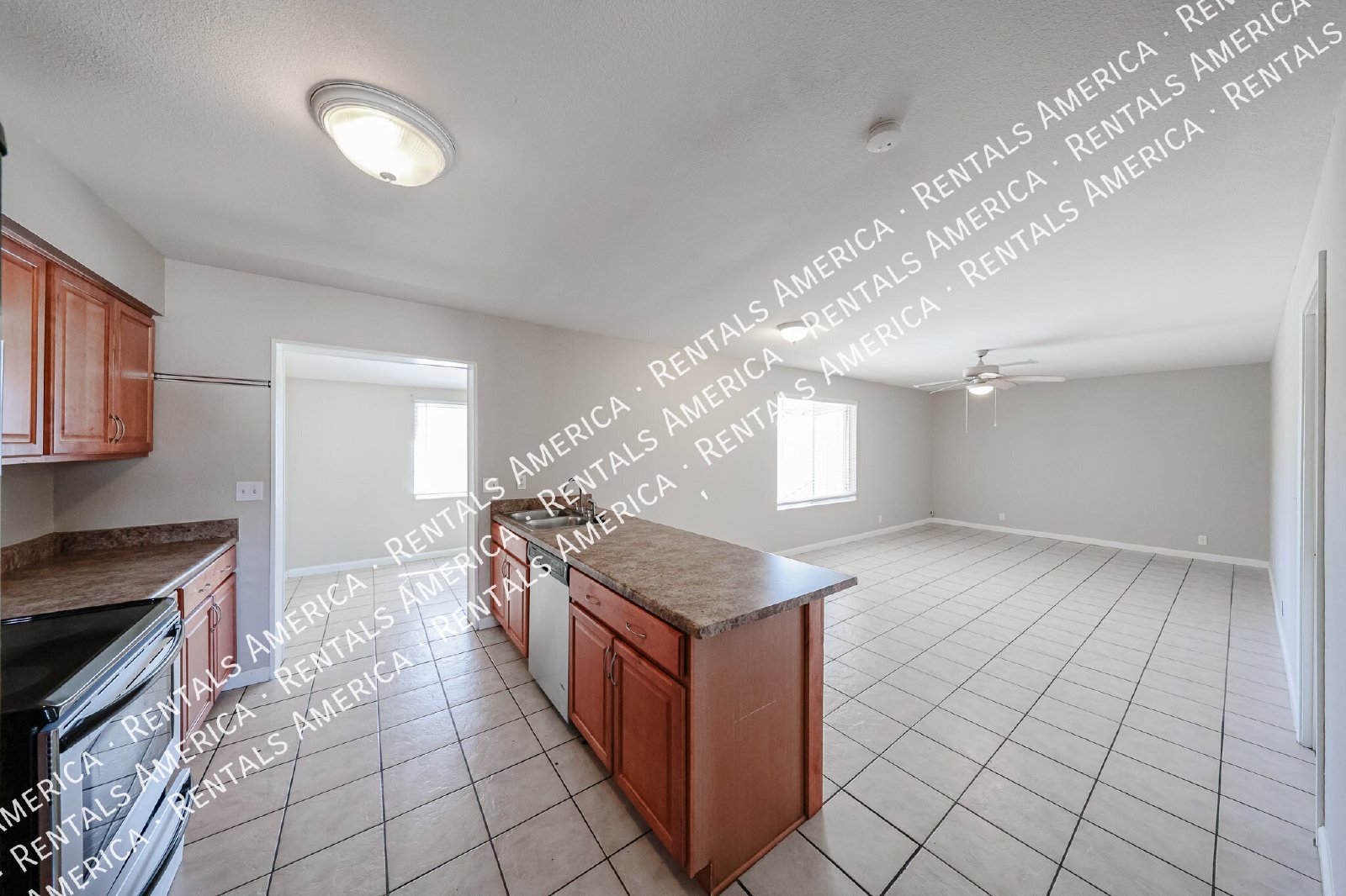 No HOA  Diving Pool  Mesa Home- 3 bedrooms 2 bath property image