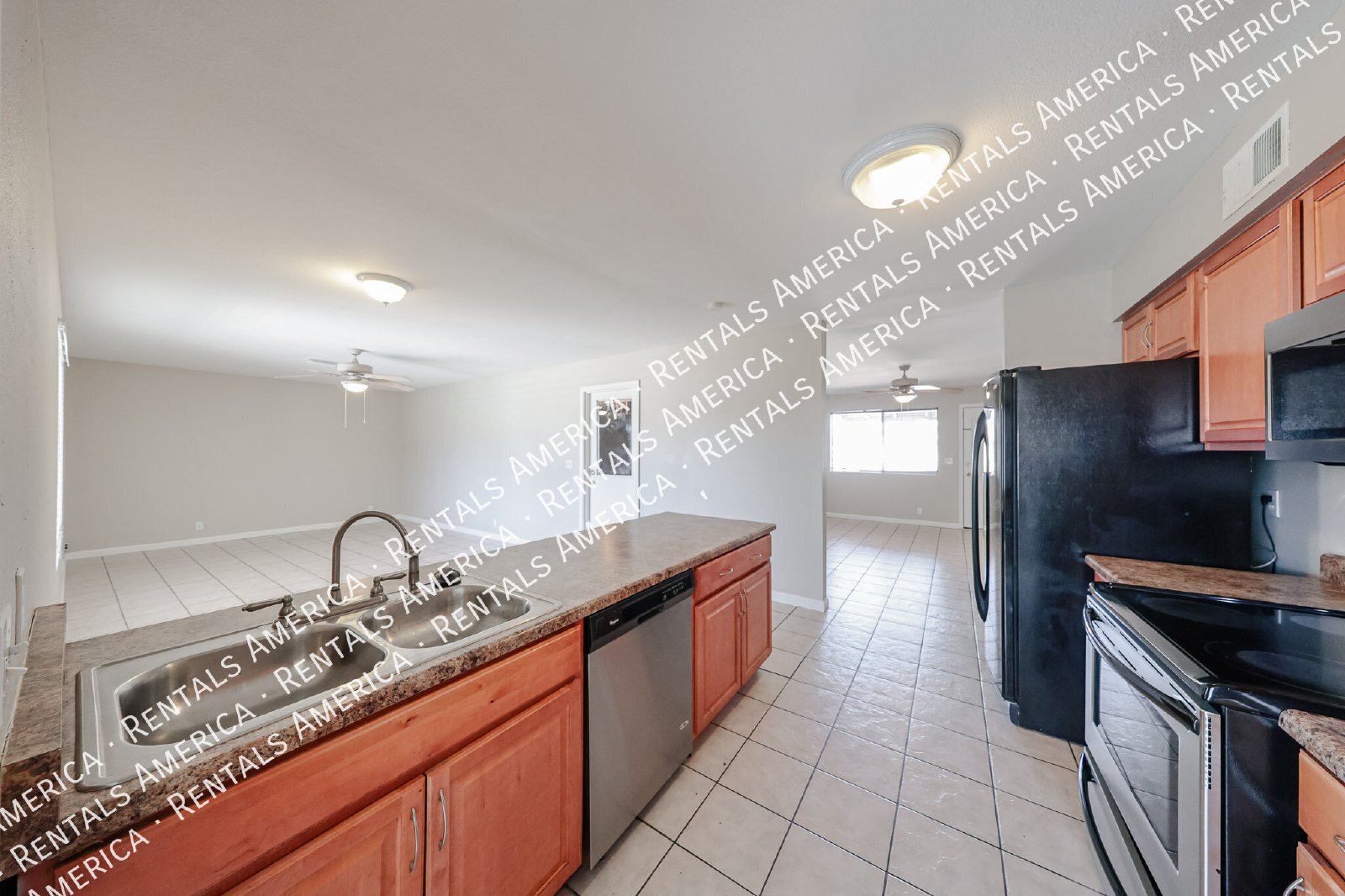 No HOA  Diving Pool  Mesa Home- 3 bedrooms 2 bath property image