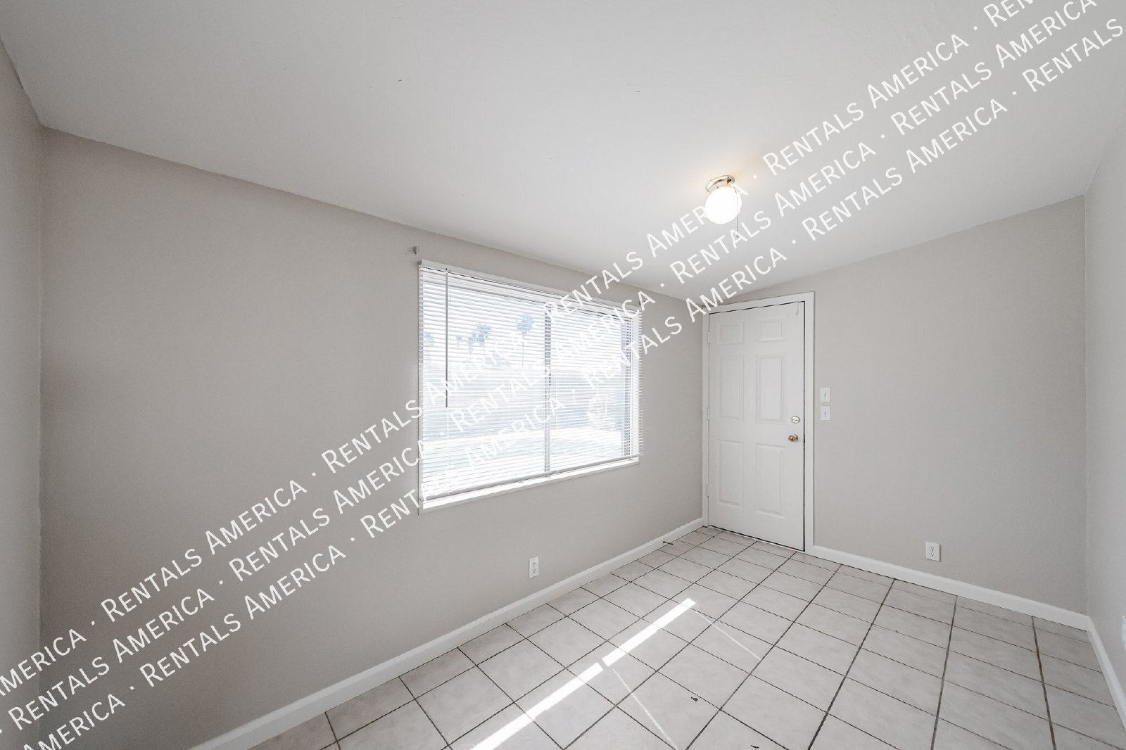 No HOA  Diving Pool  Mesa Home- 3 bedrooms 2 bath property image