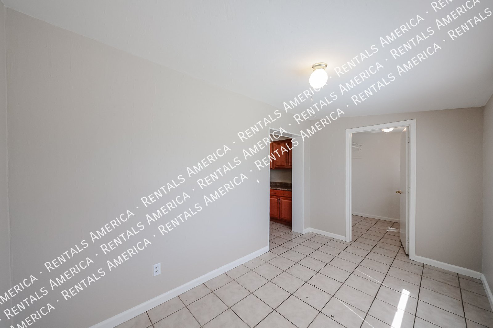 No HOA  Diving Pool  Mesa Home- 3 bedrooms 2 bath property image
