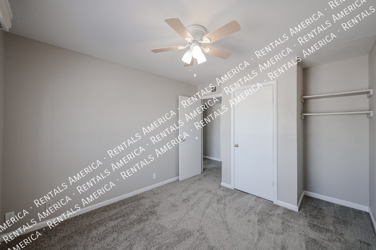 No HOA  Diving Pool  Mesa Home- 3 bedrooms 2 bath property image